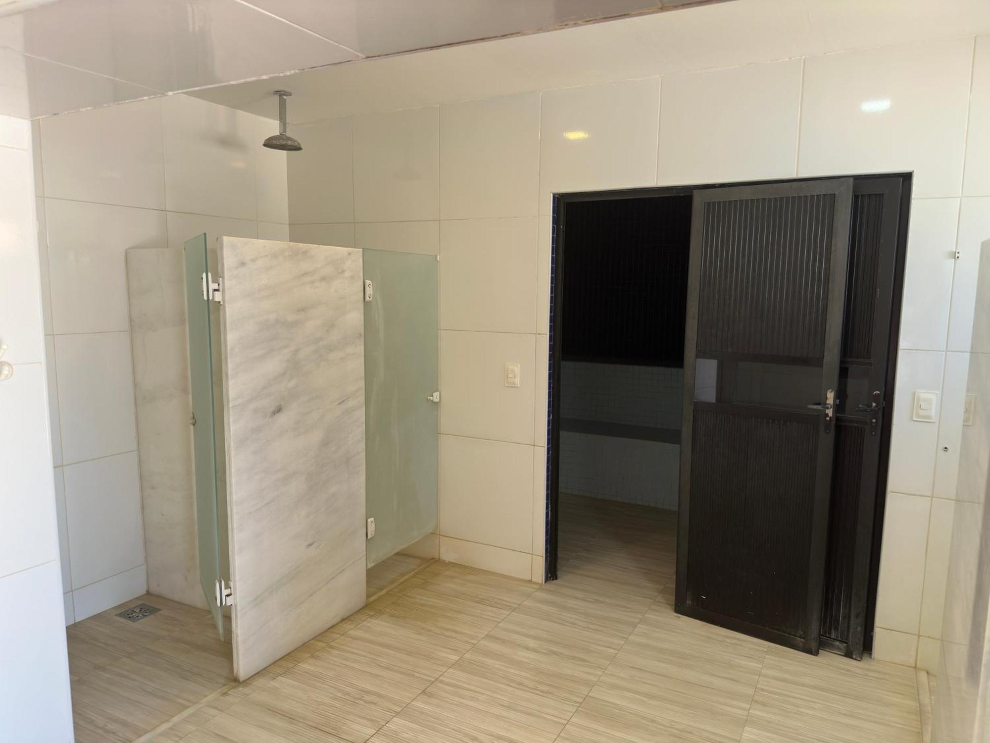 Flat Guarajuba 4 Quartos Terreo A Beira Mar - Pe Na Areia - Governanca Com Arrumadeira E Wi Fi Inclusos Camassari Exterior photo
