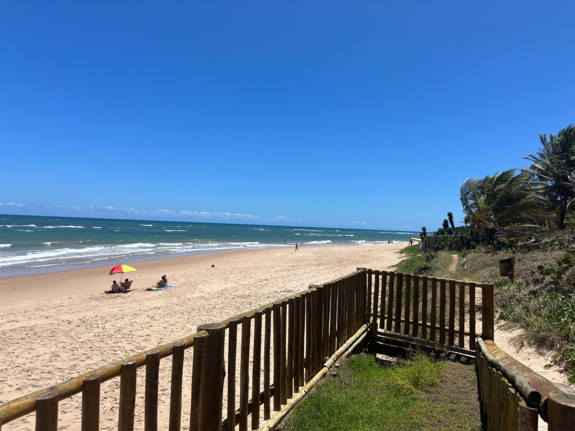 Flat Guarajuba 4 Quartos Terreo A Beira Mar - Pe Na Areia - Governanca Com Arrumadeira E Wi Fi Inclusos Camassari Exterior photo
