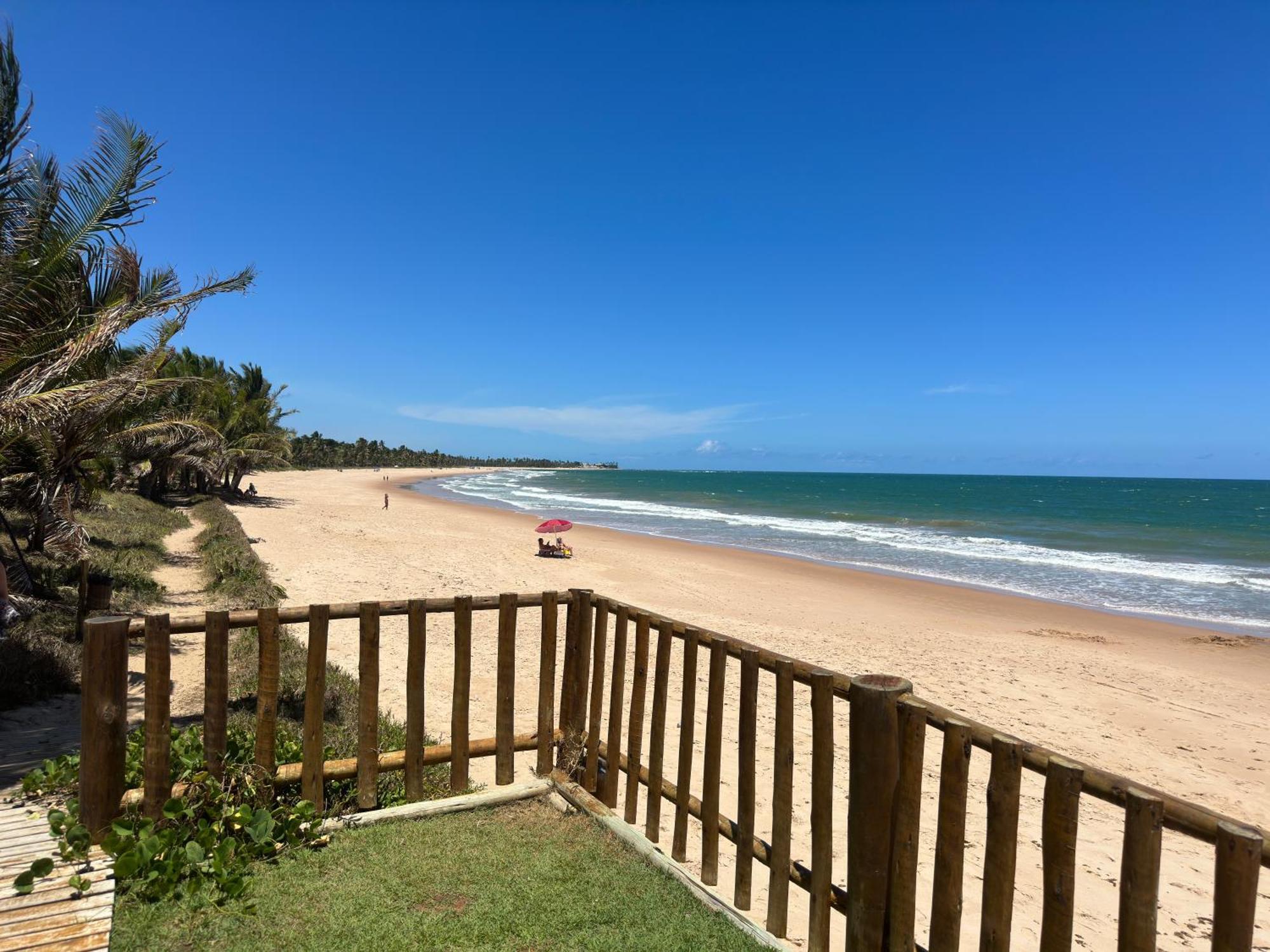 Flat Guarajuba 4 Quartos Terreo A Beira Mar - Pe Na Areia - Governanca Com Arrumadeira E Wi Fi Inclusos Camassari Exterior photo
